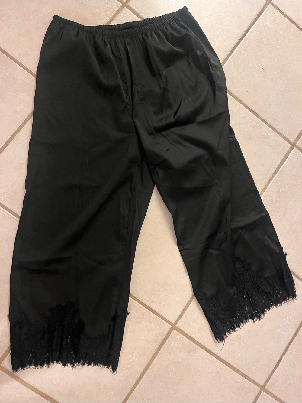 SHEIN Black Wide Leg Lace Trim Cropped Pants